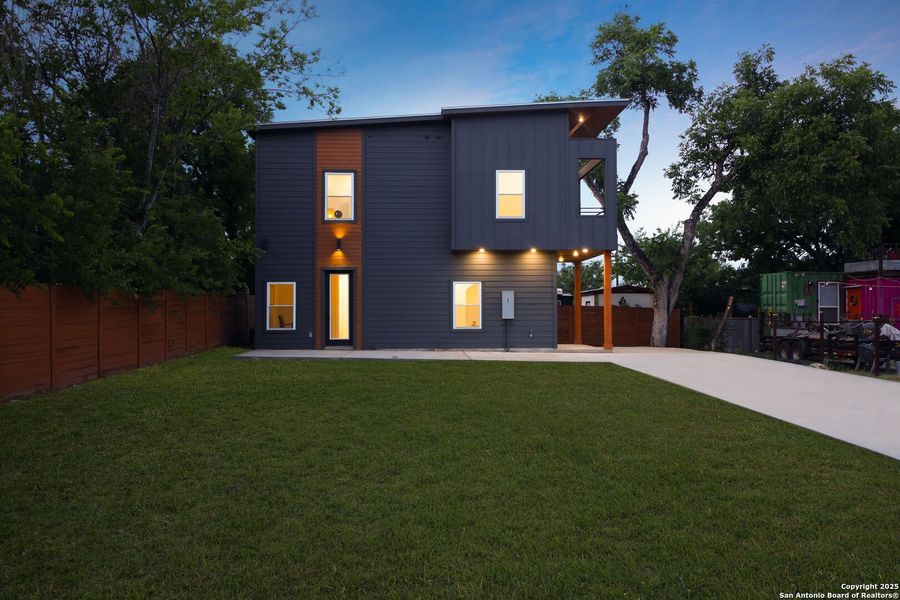 Exterior details and patio area of a home in , San Antonio (Image 27).
