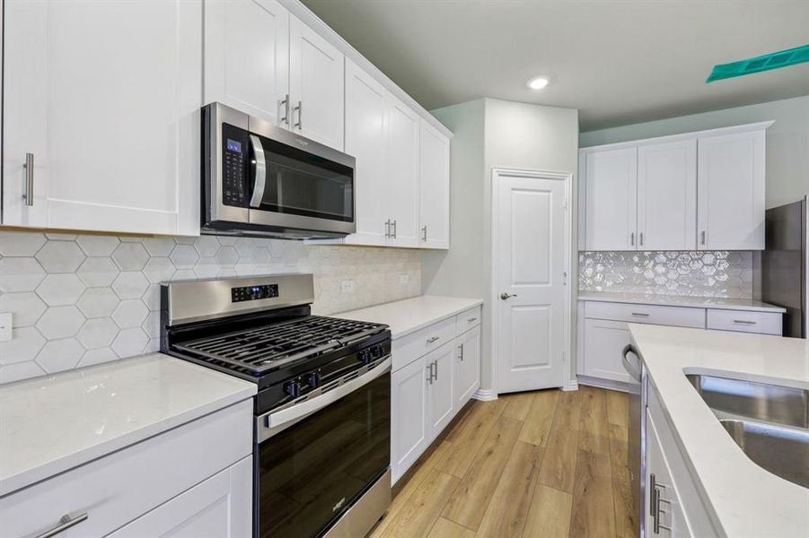 Photo is not of the actual home, but is an inspirational photo of builder’s model home and may depict options, furnishings, and/or decorator features that are not included. Photo is not of the actual home, but is an inspirational photo of builder’s model home and may depict options, furnishings, and/or decorator features that are not included.