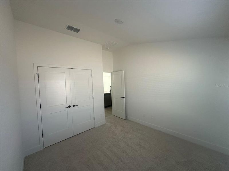 Spacious, unfurnished interior of a new home in , Oxford (Image 10).