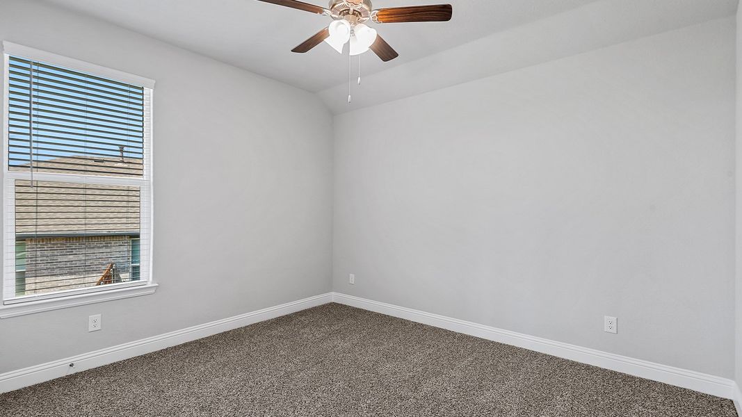 Spacious, unfurnished interior of a new home in Eagle Creek, Denton (Image 35).