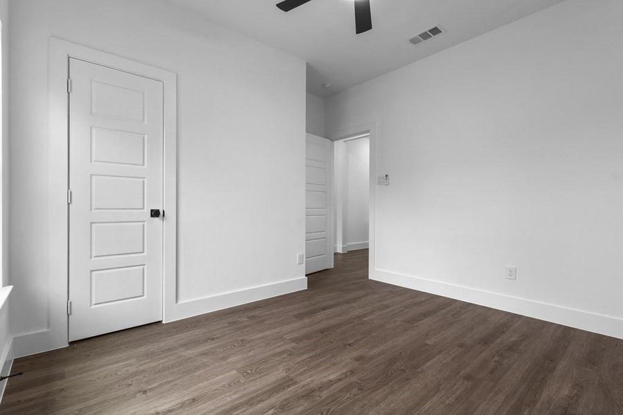 Spacious, unfurnished interior of a new home in , Tool (Image 16).