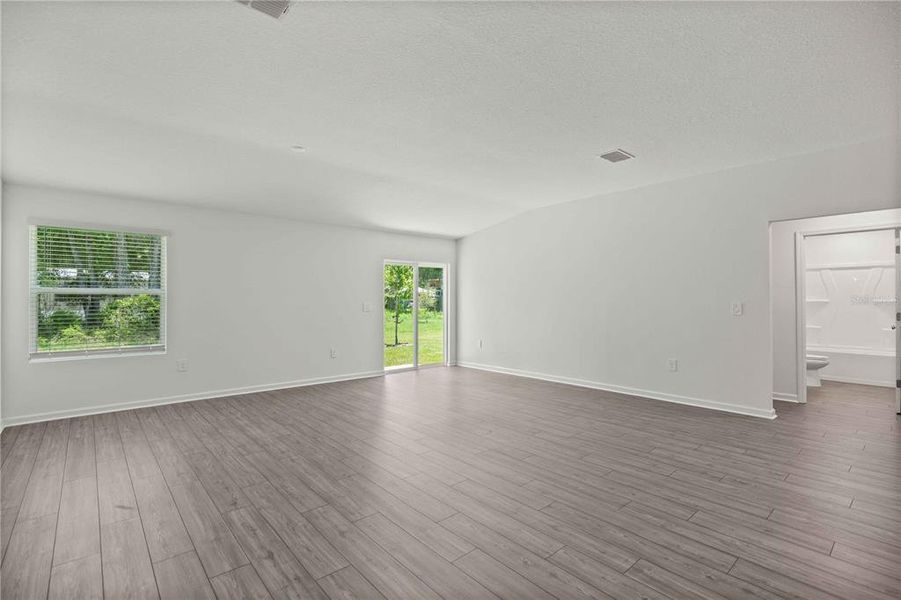 Spacious, unfurnished interior of a new home in Marion Ranch, Ocala (Image 13).