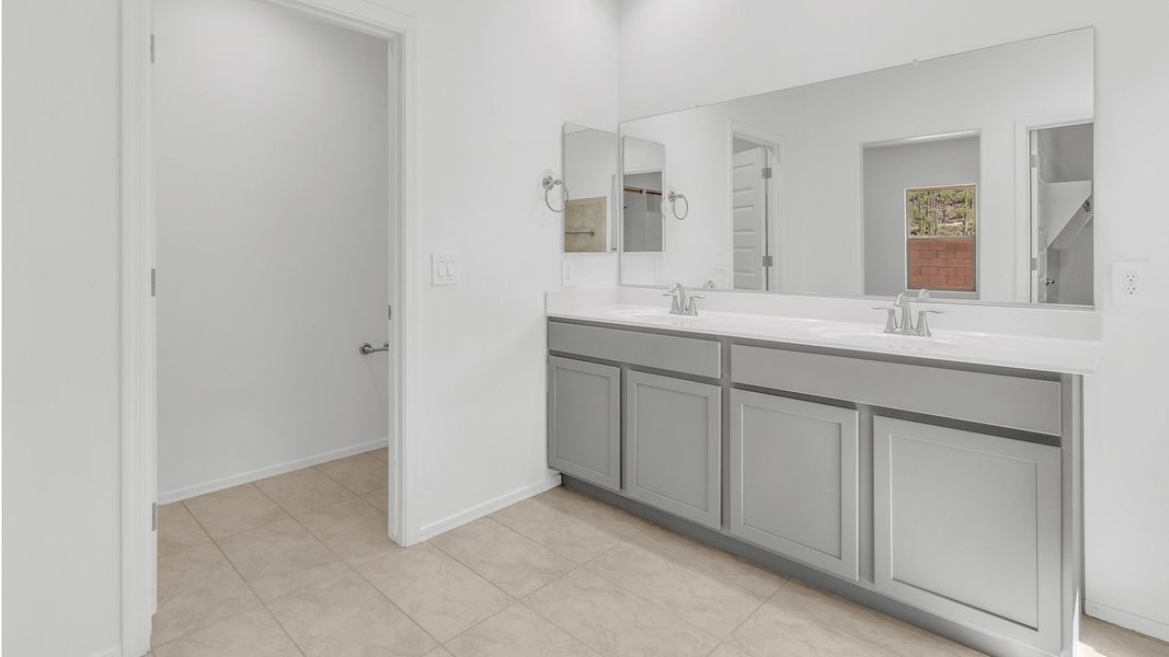 Furnished interior view inside a new home in Sycamore Vista, Vail (Image 16).