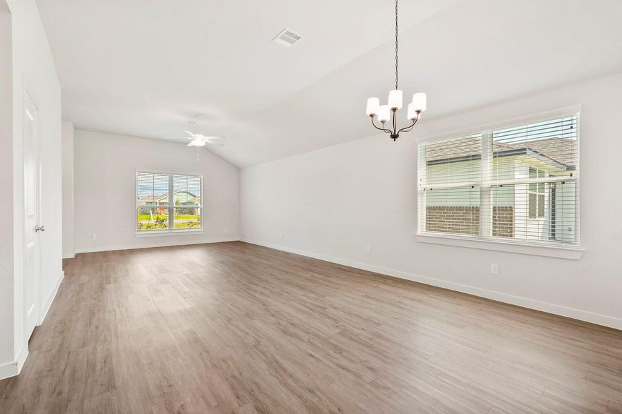 Spacious, unfurnished interior of a new home in Santa Fe, Cleveland (Image 15).