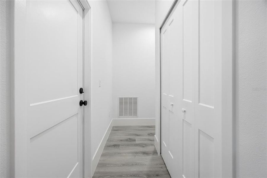 Spacious, unfurnished interior of a new home in , Citrus Springs (Image 23).