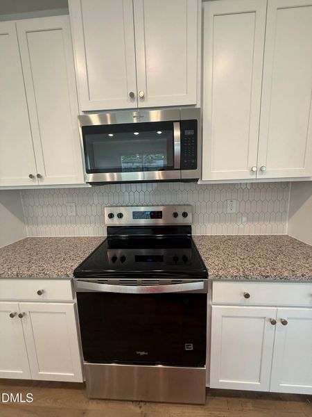 Lot 28 Kitchen Stove and Microwave Lot 28 Kitchen Stove and Microwave