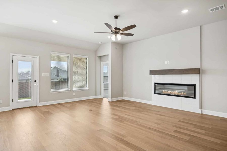 Spacious, unfurnished interior of a new home in Summer Crest, Fort Worth (Image 10).