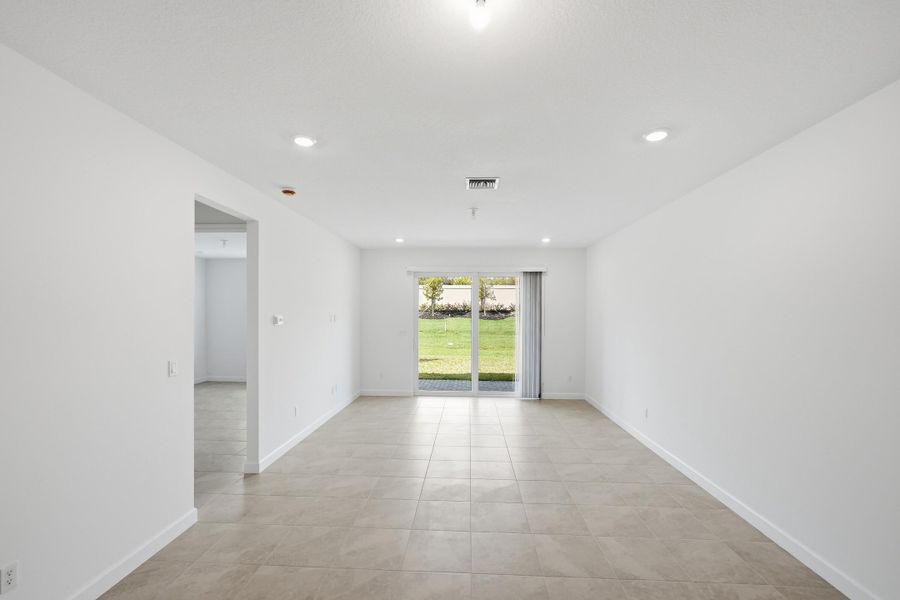 Prices, dimensions and features may vary and are subject to change. Photos are for illustrative purposes only. Prices, dimensions and features may vary and are subject to change. Photos are for illustrative purposes only.