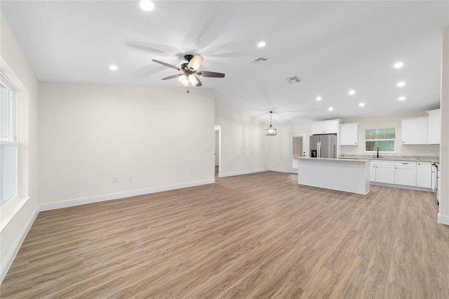 Spacious, unfurnished interior of a new home in , Dunnellon (Image 13).