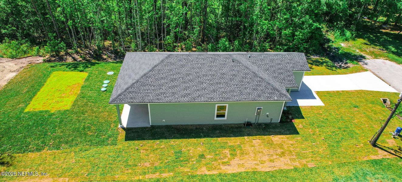 Exterior details and patio area of a home in , Jacksonville (Image 3).