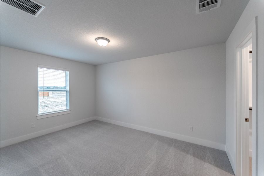 Spacious, unfurnished interior of a new home in Lariat, Liberty Hill (Image 18).