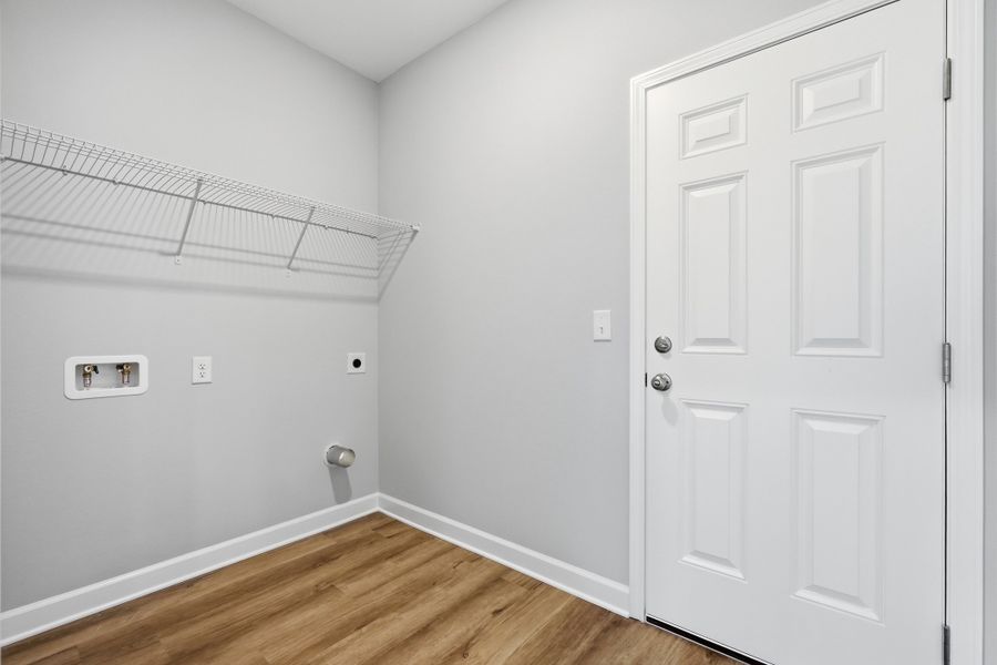 Spacious, unfurnished interior of a new home in Live Oak Cottages, Freeport (Image 19).