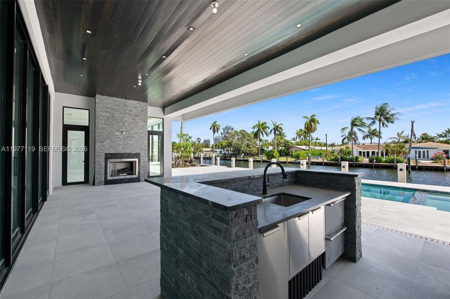 Exterior details and patio area of a home in , Fort Lauderdale (Image 7).