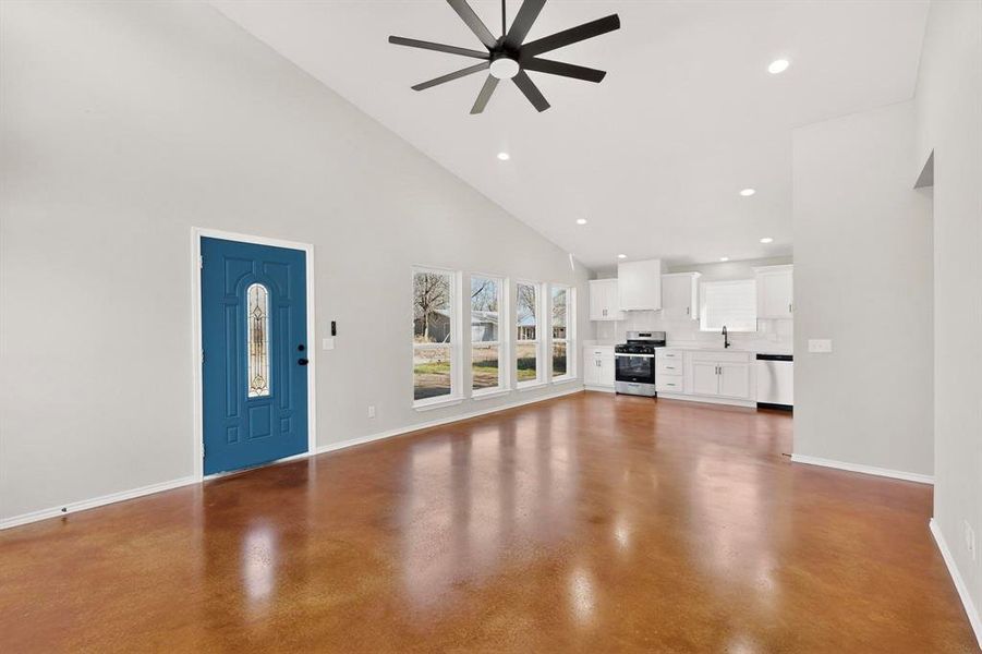 Spacious, unfurnished interior of a new home in , Paris (Image 26).