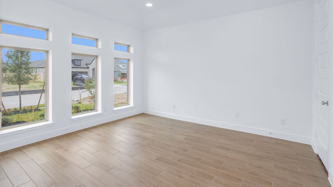 Spacious, unfurnished interior of a new home in Escondido, Magnolia (Image 10).