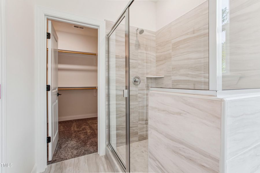 Roanoke - BTS 43 - interiors-primary bat