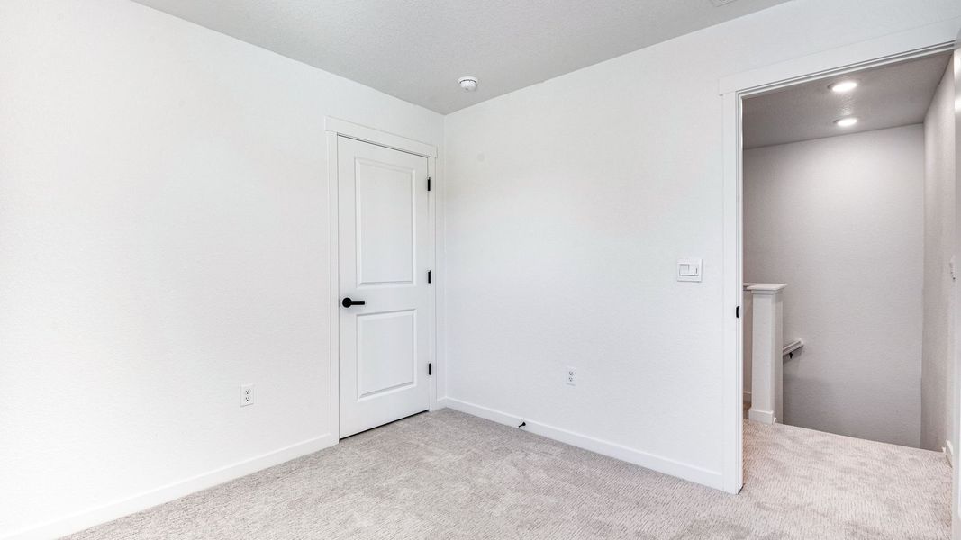 Spacious, unfurnished interior of a new home in Horizon Uptown, Aurora (Image 27).