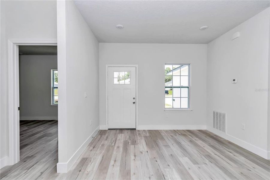 Spacious, unfurnished interior of a new home in , Ocala (Image 20).