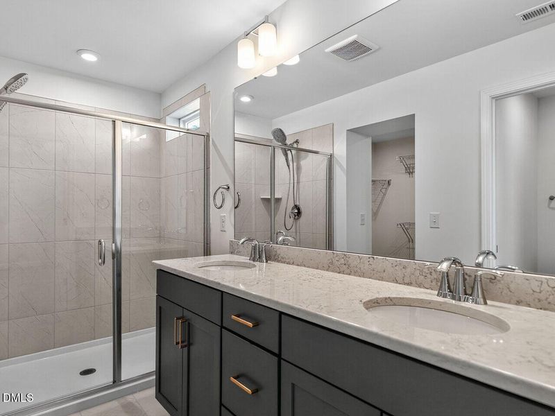 023-1280x960-primary-bath