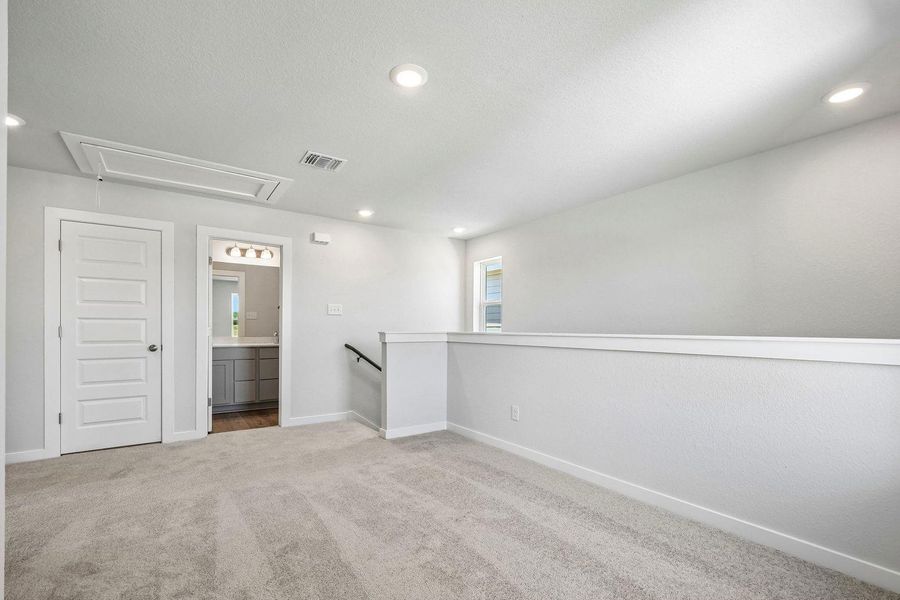 Spacious, unfurnished interior of a new home in Eastwood at Sonterra, Jarrell (Image 28). Spacious, unfurnished interior of a new home in Eastwood at Sonterra, Jarrell (Image 28).