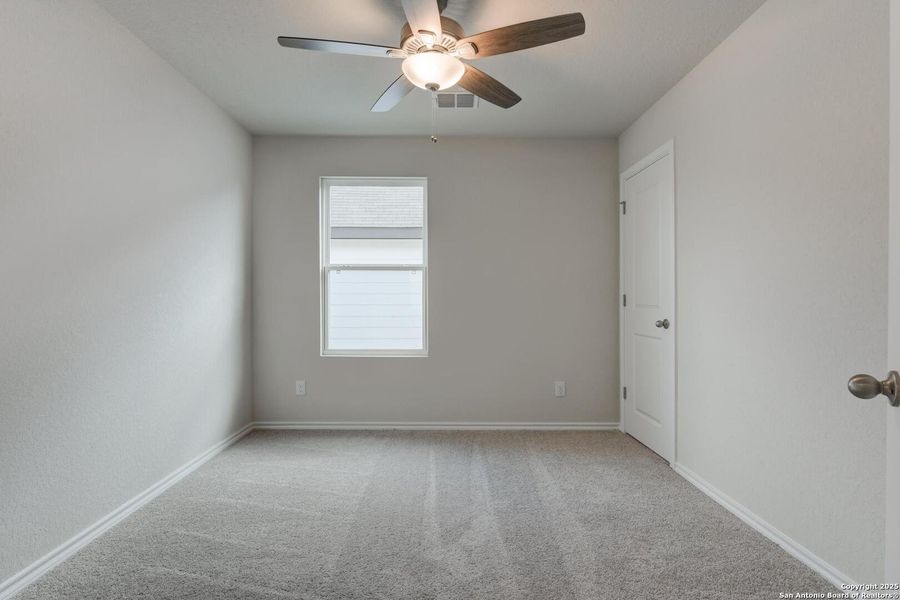 Spacious, unfurnished interior of a new home in Meadows at Hennersby Hollow 40's, San Antonio (Image 27).