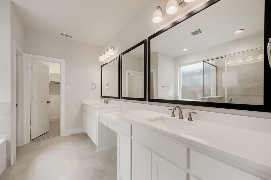 Representative photo of main bathroom for Plan 1458