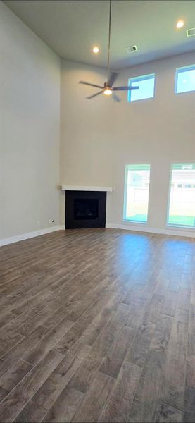 Spacious, unfurnished interior of a new home in Beacon Hill, Waller (Image 4). Spacious, unfurnished interior of a new home in Beacon Hill, Waller (Image 4).