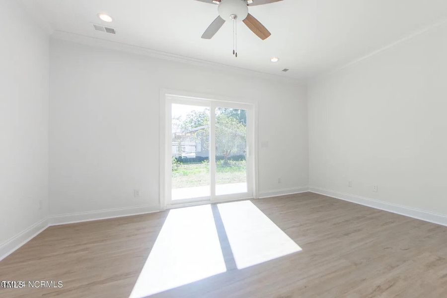 aeded068b4c40a0ab96c0feb3e8ecb59-uncropp