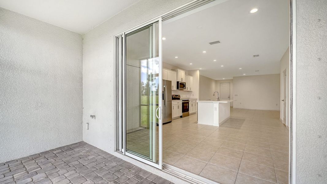 Spacious, unfurnished interior of a new home in Palm Grove, Lakewood Ranch (Image 31). Spacious, unfurnished interior of a new home in Palm Grove, Lakewood Ranch (Image 31).