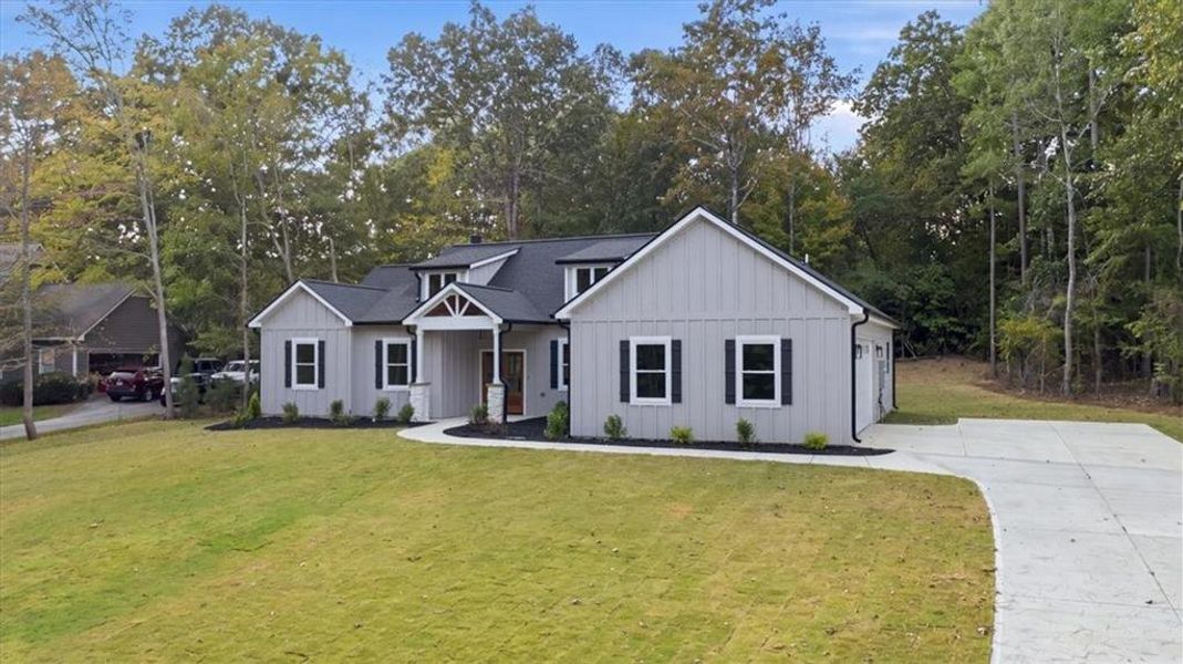 Front exterior of a new home in , Rome, GA, highlighting curb appeal (Image 1). Front exterior of a new home in , Rome, GA, highlighting curb appeal (Image 1).