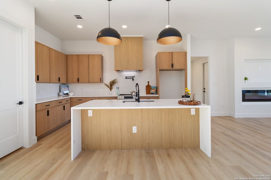 Furnished interior view inside a new home in , Blanco (Image 3).