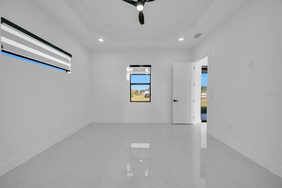 Spacious, unfurnished interior of a new home in , Lehigh Acres (Image 27).