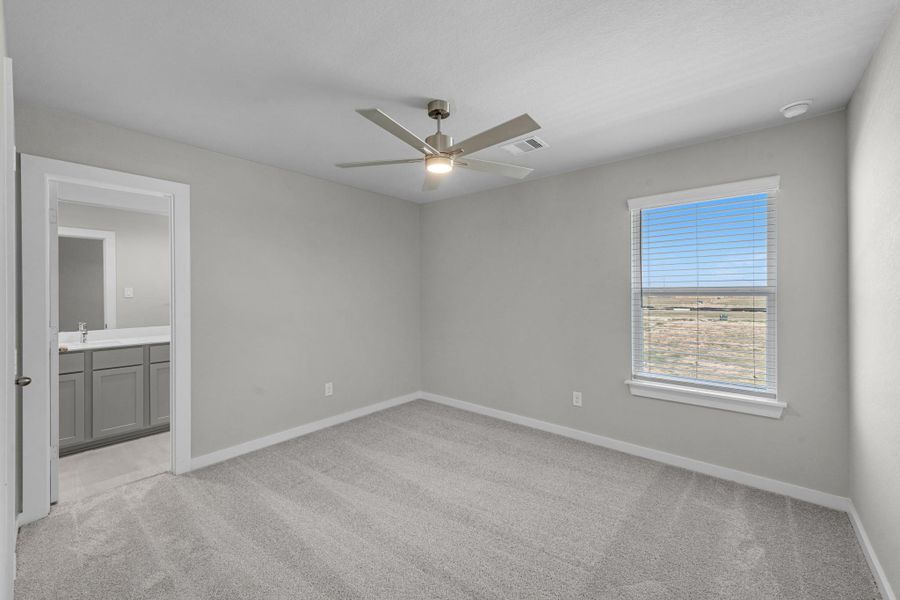Spacious, unfurnished interior of a new home in Sunterra Lakes, Brookshire (Image 28).