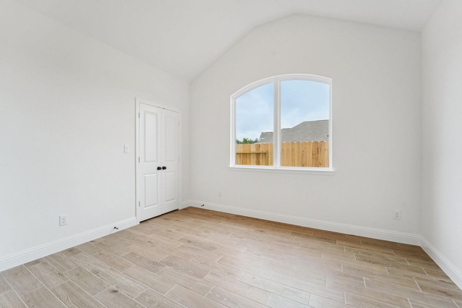 Spacious, unfurnished interior of a new home in Evergreen 40', Conroe (Image 28).