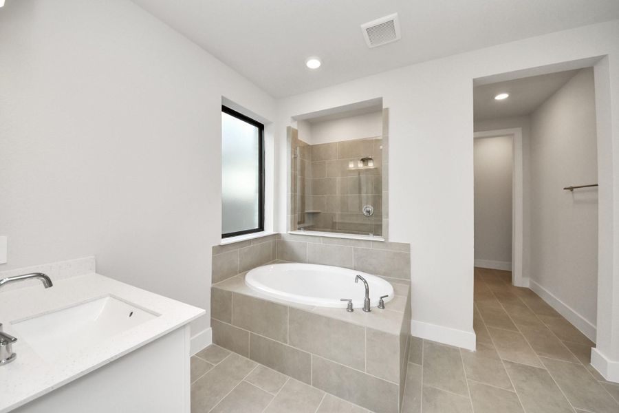 Representative model home photos shown for illustrative purposes only. Actual home, features, and finishes may vary. Home is currently under construction.