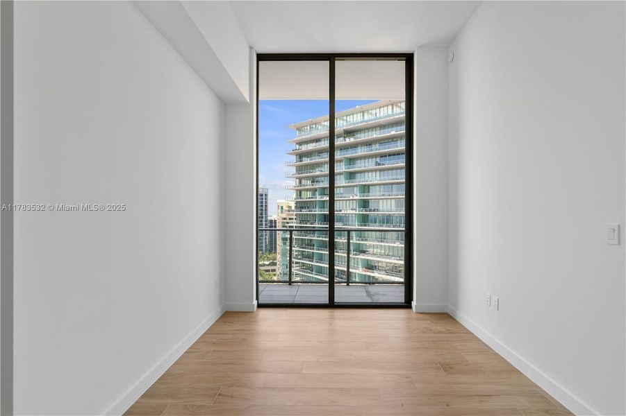 Spacious, unfurnished interior of a new home in Mr. C Residences, Miami (Image 20).