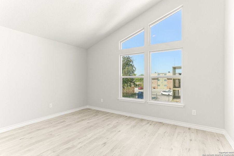 Spacious, unfurnished interior of a new home in , San Antonio (Image 9).
