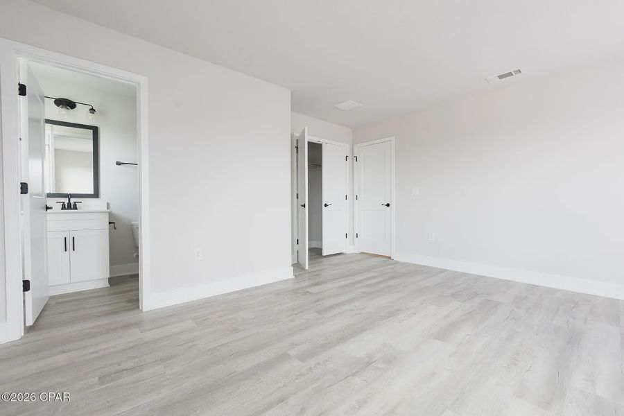 Spacious, unfurnished interior of a new home in Parkbrook, Panama City (Image 9).