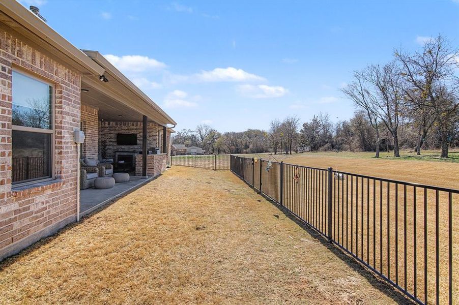 Exterior details and patio area of a home in Kessler Farms, Brock (Image 24).