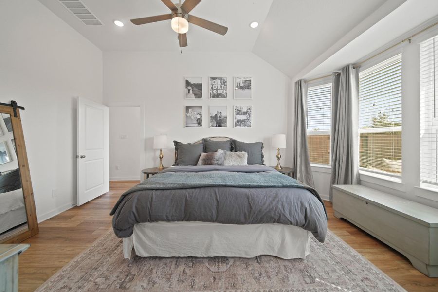 Furnished interior view inside a new home in , Rosharon (Image 5).