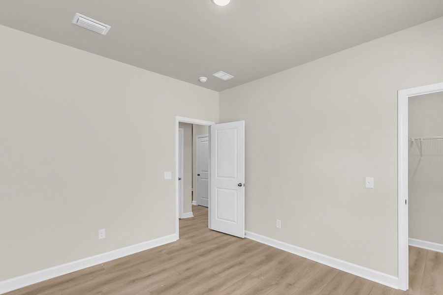Spacious, unfurnished interior of a new home in Tea Farm, Ravenel (Image 30).