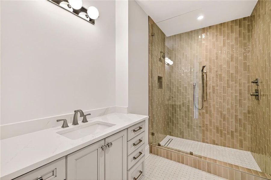 Furnished interior view inside a new home in , Savannah (Image 16).