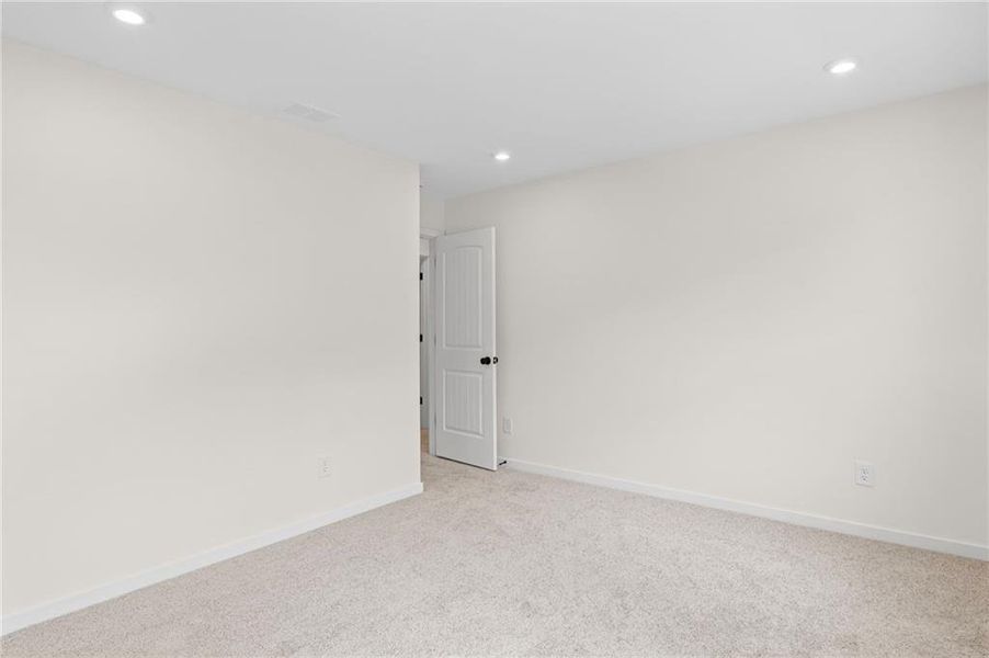 Spacious, unfurnished interior of a new home in Sage Woods, Dallas (Image 26).