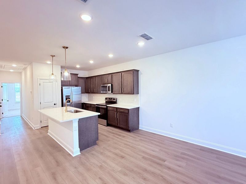 Kitchen & Dining Area
