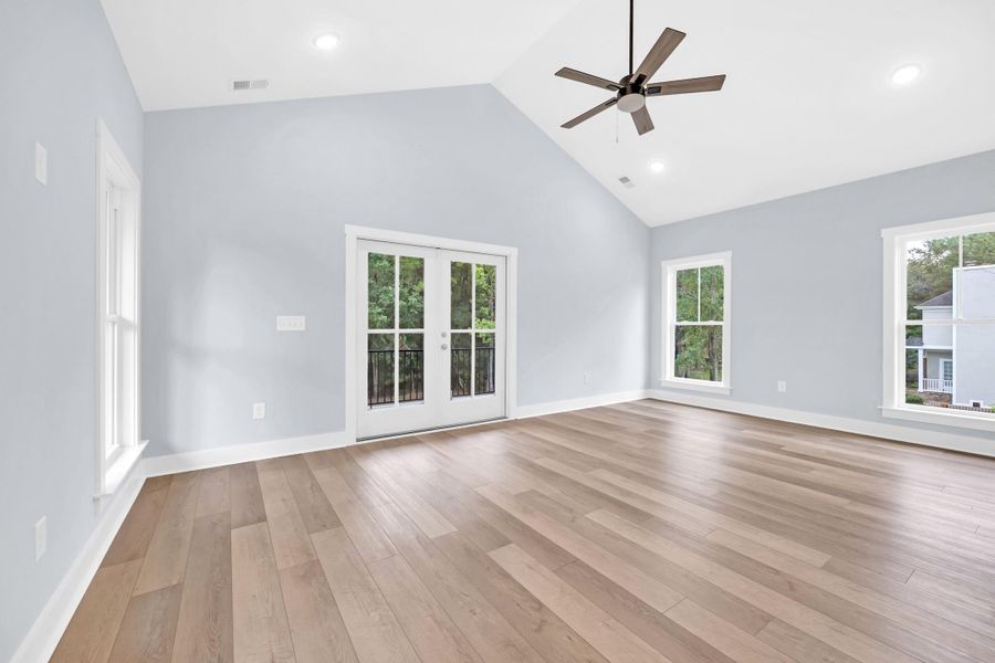 Spacious, unfurnished interior of a new home in , Georgetown (Image 20).