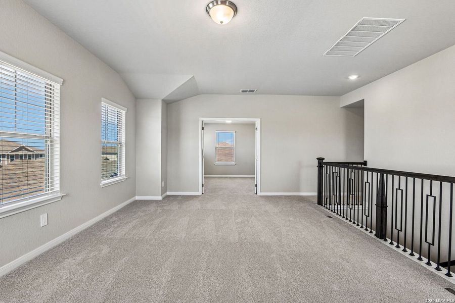 Spacious, unfurnished interior of a new home in Royal Crest, San Antonio (Image 23).