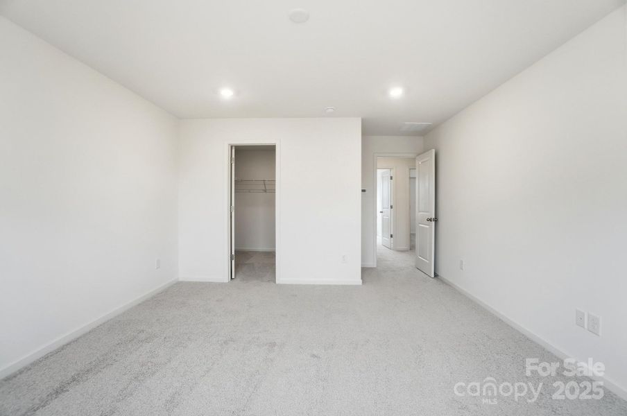 Spacious, unfurnished interior of a new home in Wilson Creek, Indian Land (Image 20).