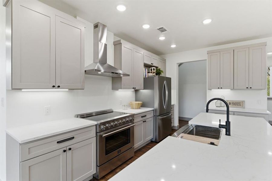 Furnished interior view inside a new home in , Denison (Image 28).