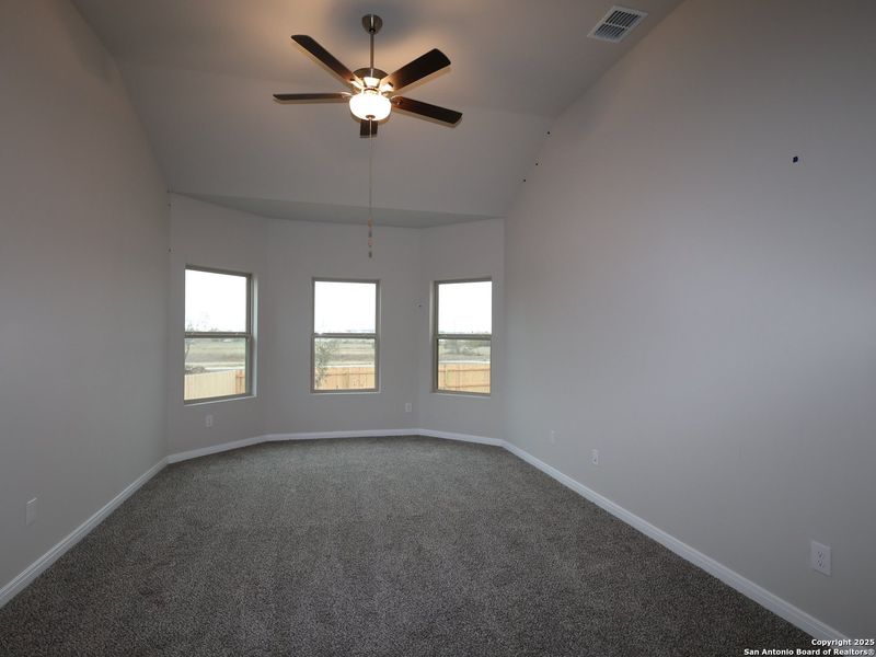 Spacious, unfurnished interior of a new home in Paloma Park, Converse (Image 19).