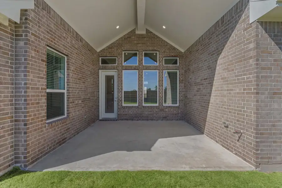 Representative exterior details of a home built from the Lakeway by Chesmar Homes in Meridiana 50's, Manvel (Image 3).